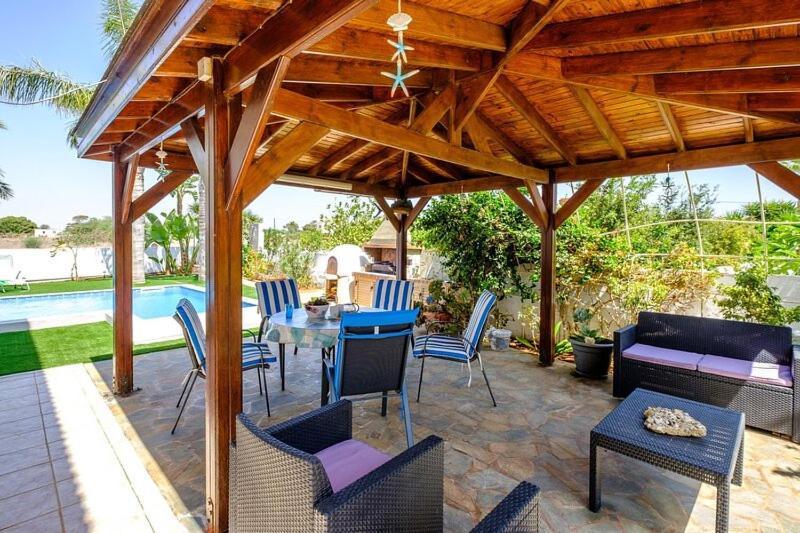 Tropical Villa Ayía Nápa