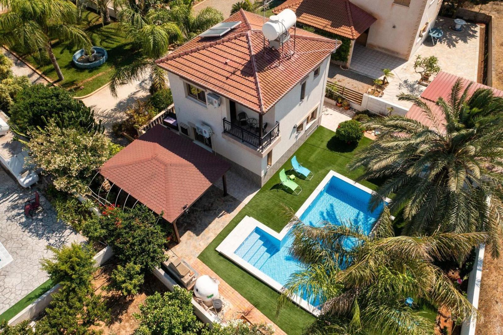 Tropical Ayía Nápa
