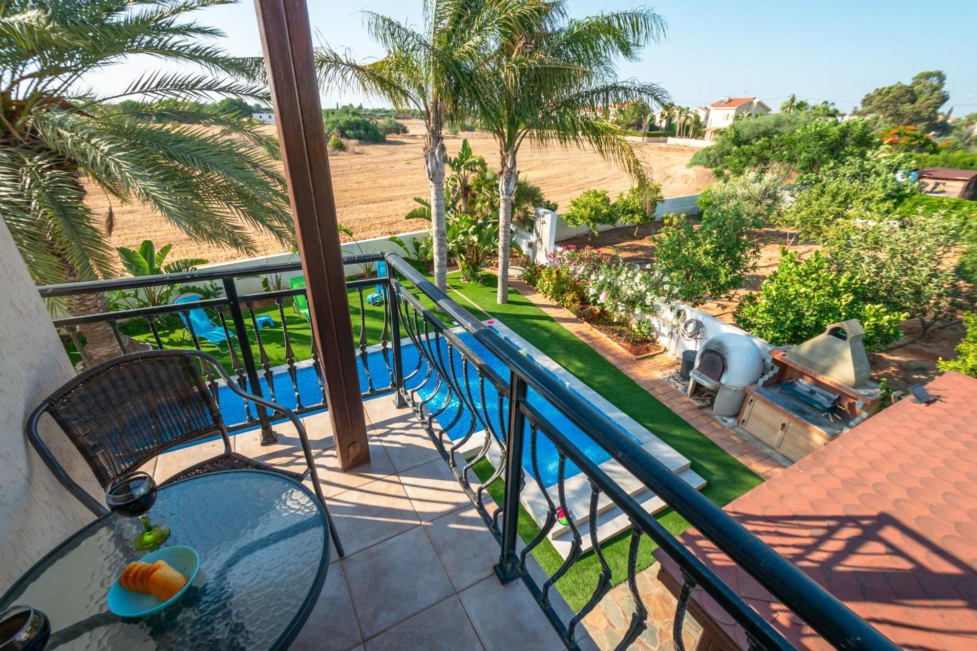 Tropical Villa Ayía Nápa